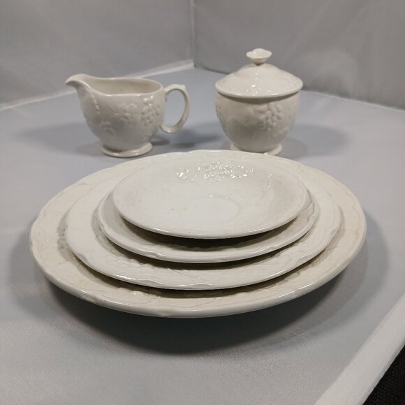 Cuthbertson's Burleigh Davenport Set Of Strawberry  Grape Leaf White Dinnerware - Picture 1 of 16